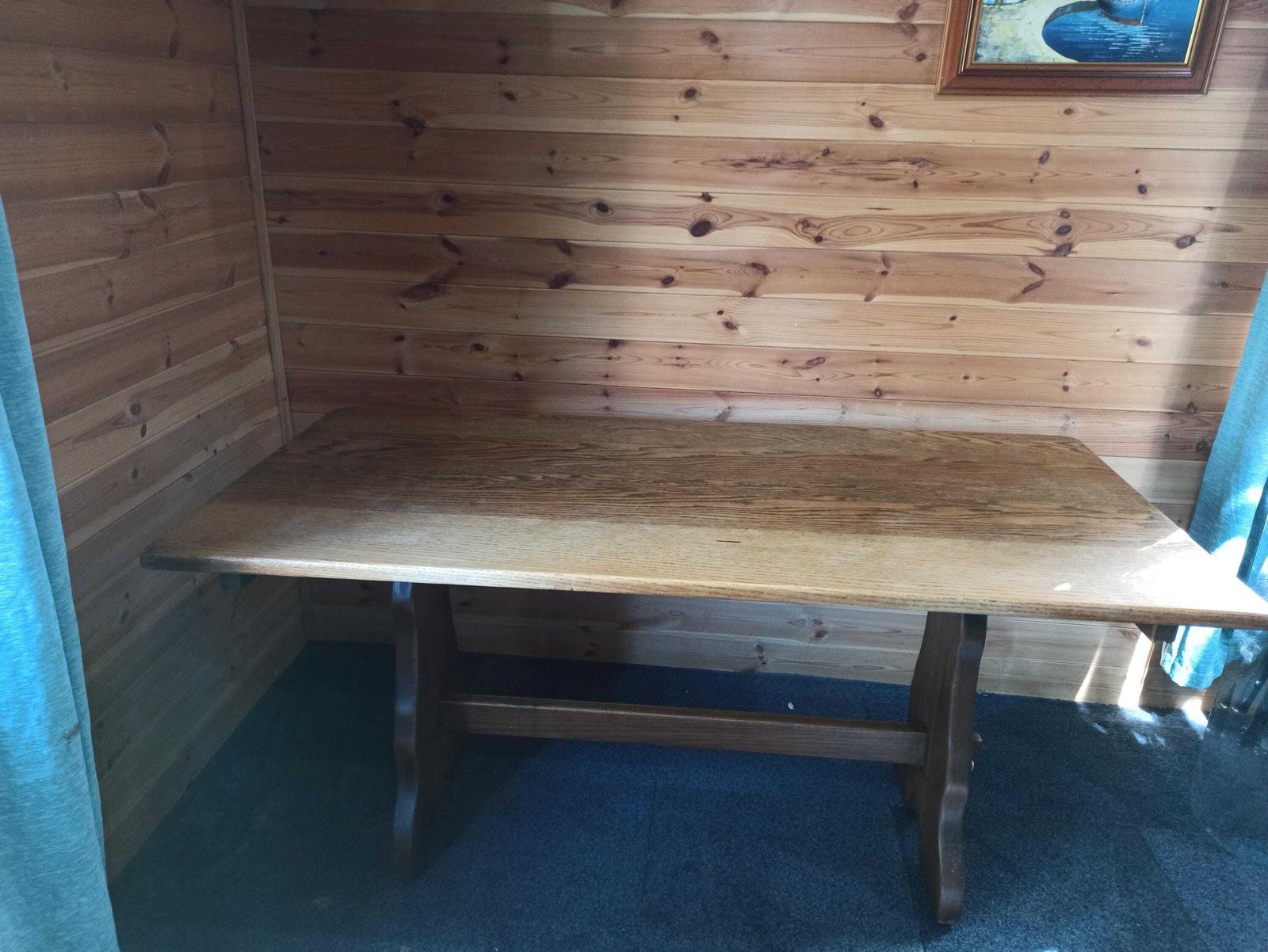 photo vintage Table de réfectoire vintage en chêne massif.