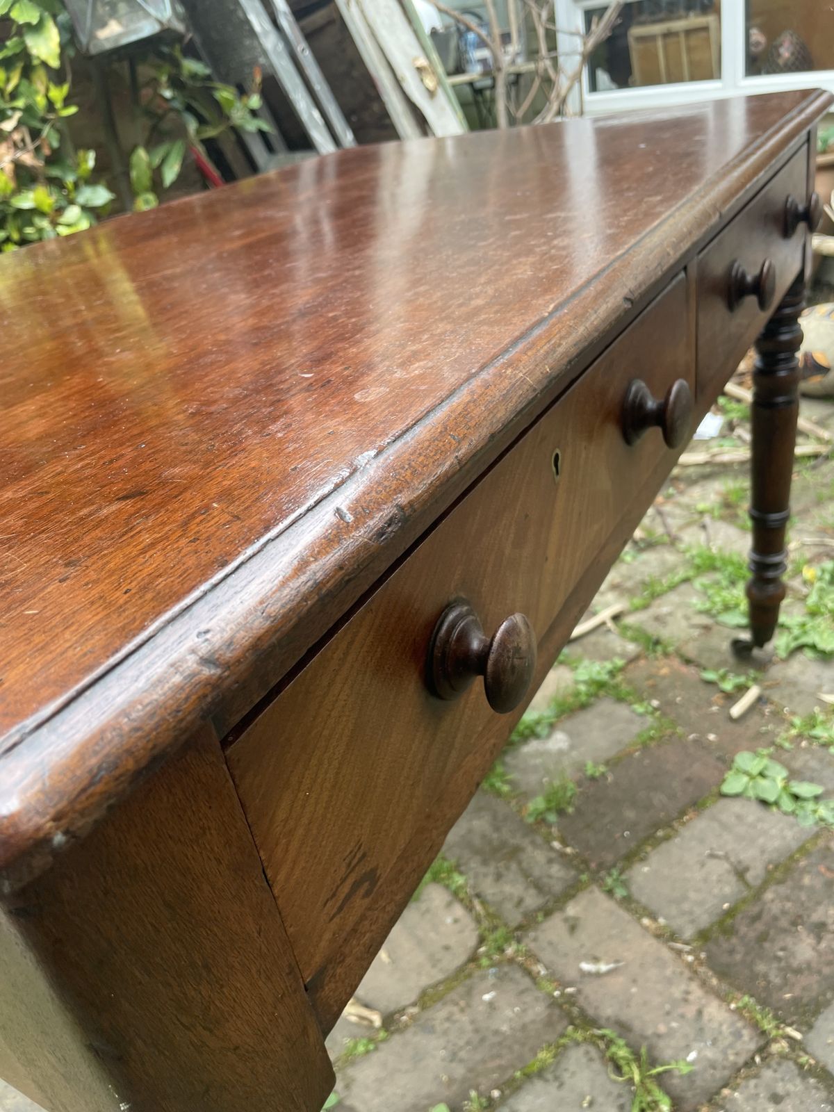 Antique Mahogany Table Seats 4 To 6 People photo vinterior