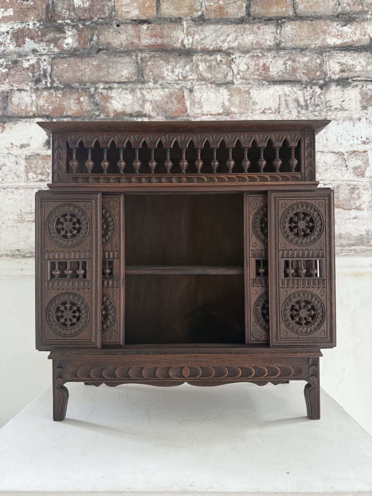 Breton Miniature Apprentice Piece Wheel Cabinet, Carved Chestnut, Late 19th/Early 20th Century photo vinterior