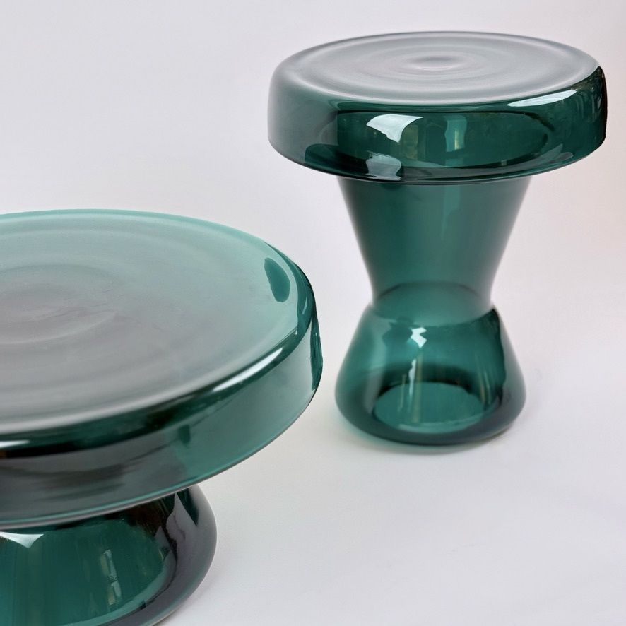 Hedendaags paar ronde, met de hand geblazen groene Murano glazen salontafels photo vinterior