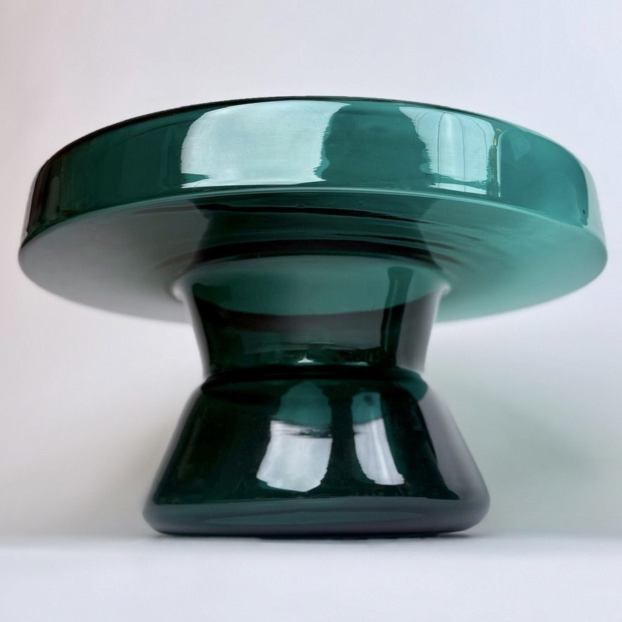 photo furniture Hedendaags paar ronde, mondgeblazen Murano glazen salontafels