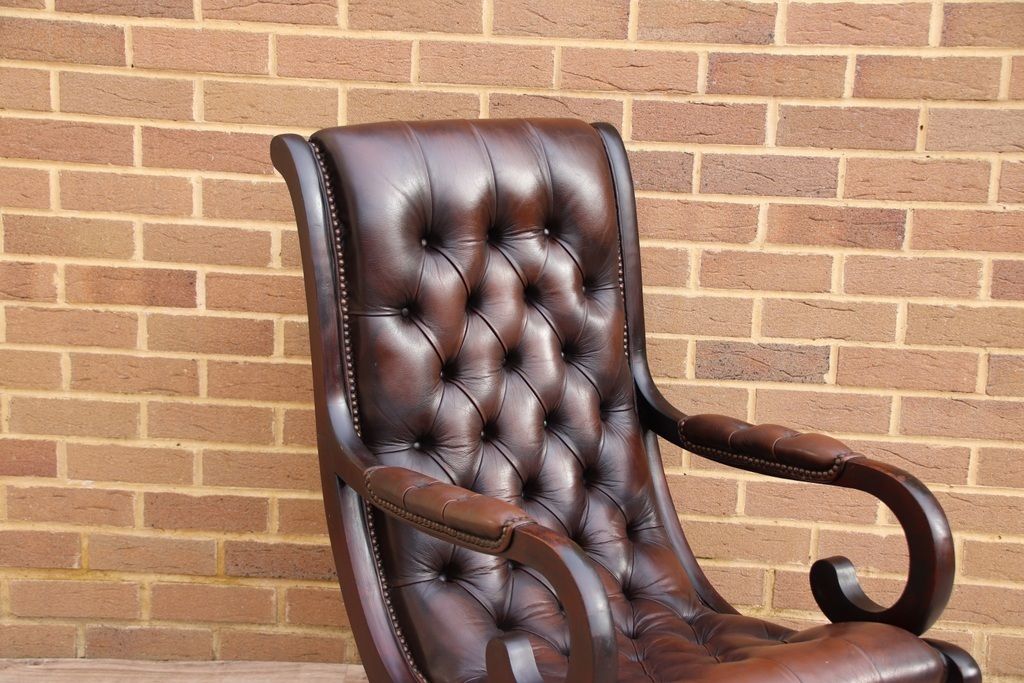 photo furniture Chesterfield Slipper Chair