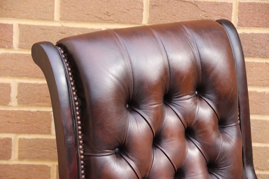 550.0 Chesterfield Slipper Chair photo