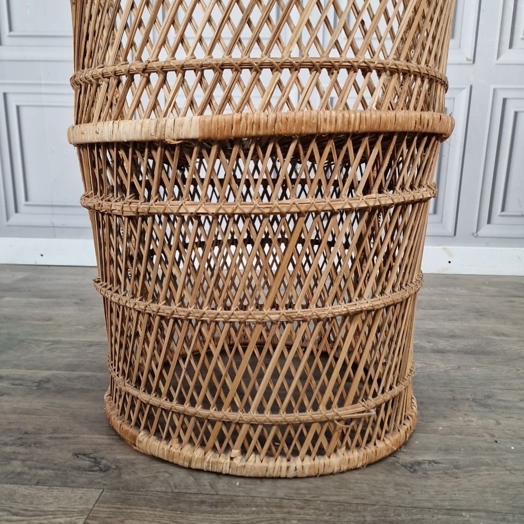 photo vintage Vintage Wicker Peacock Chair Small Cane Tub Armchair Retro Mid Century Mcm