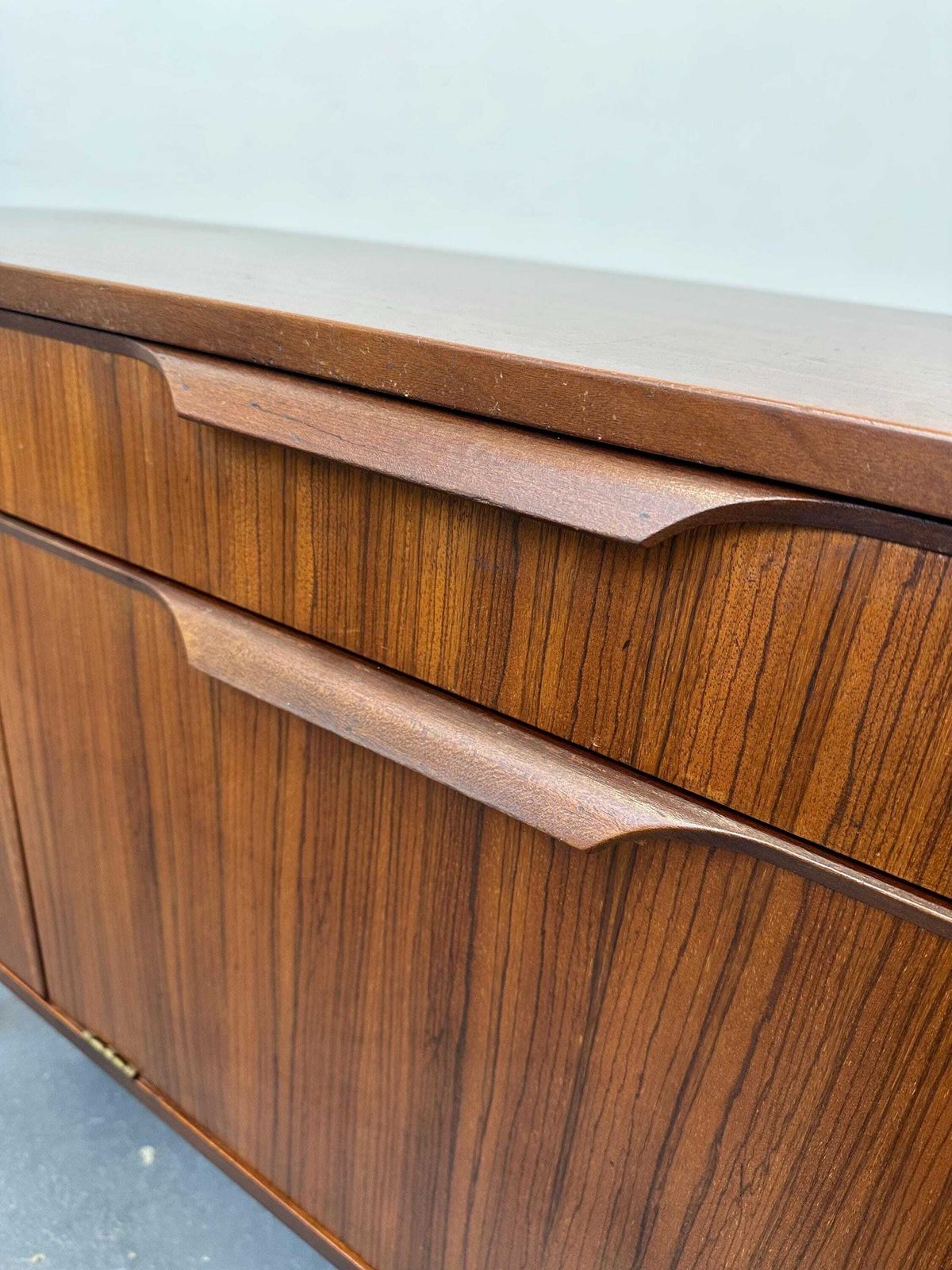 photo furniture Vintage Elliotts Of Newbury Rosewood & Teak Sideboard. Eon. Retro Danish G Plan Mid Century