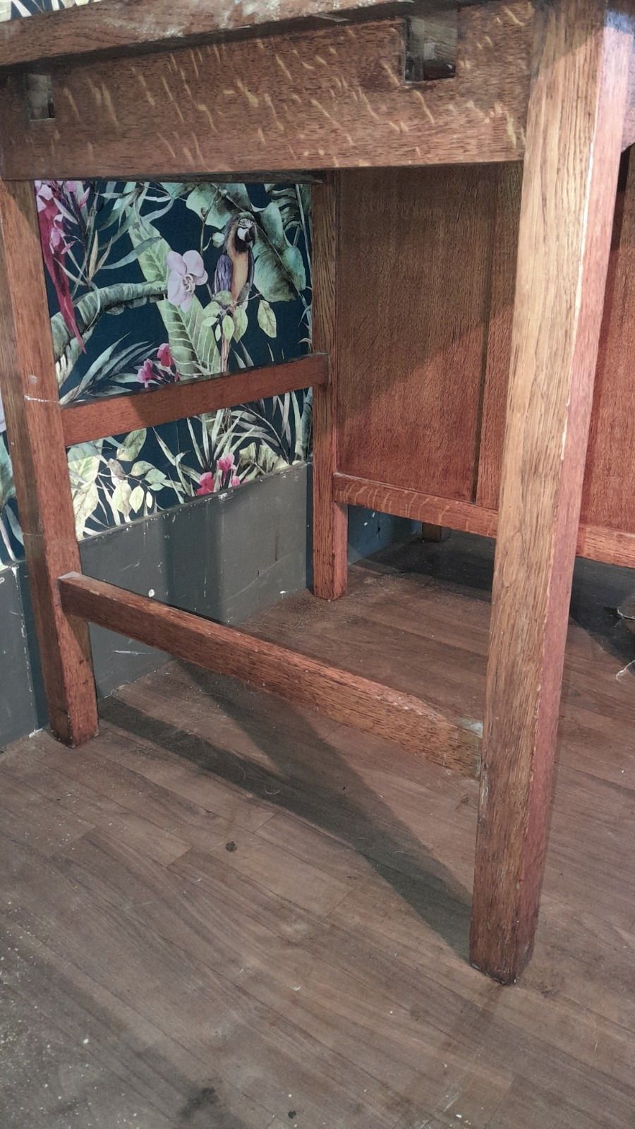 photo vinterior Mid Century Oak Small Desk With 2 Drawers And Pull Out Shelf
