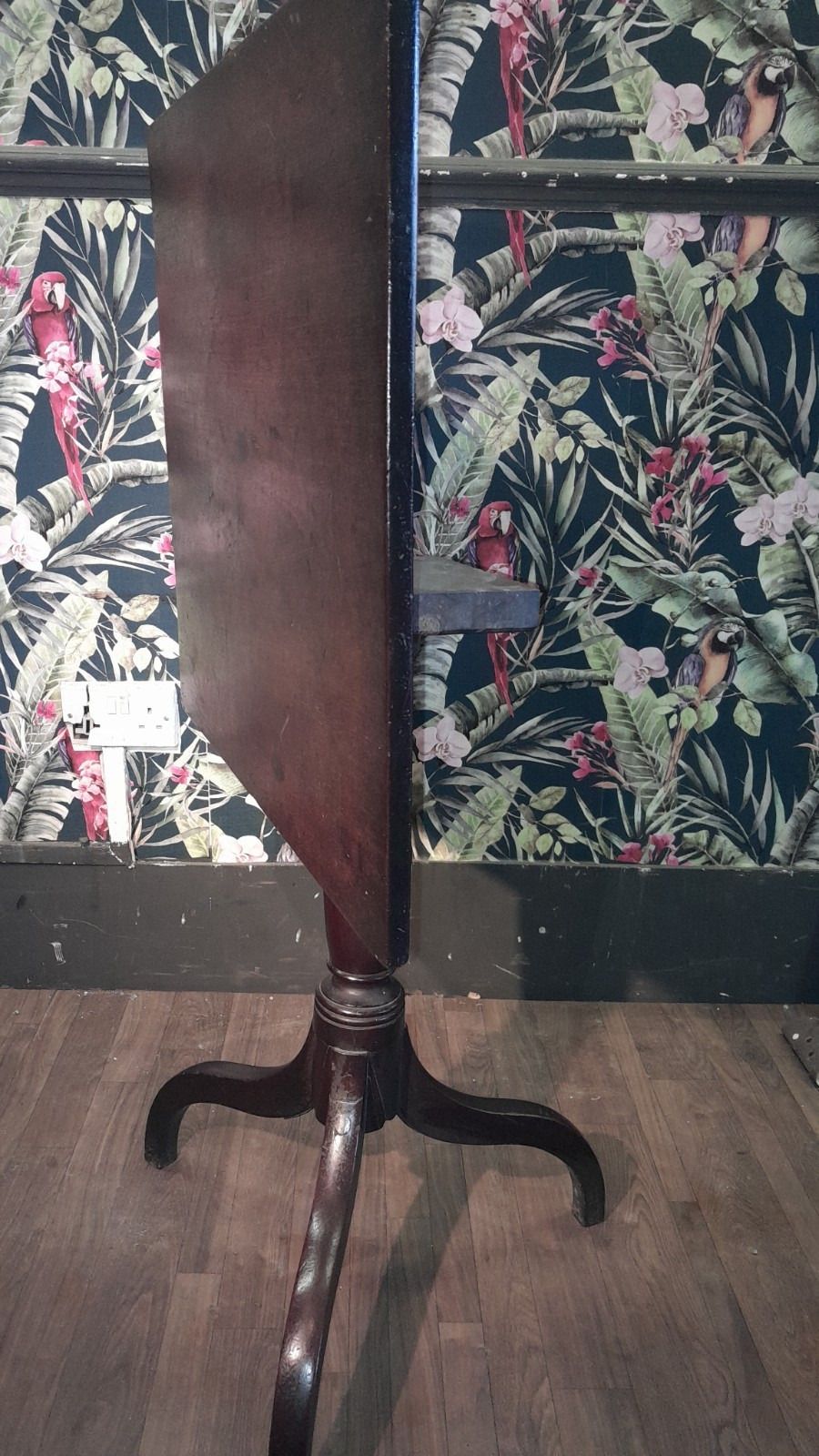 Original Geaorgian Mahogany Tilt Top, Loo Table With Original Fittings photo vintage
