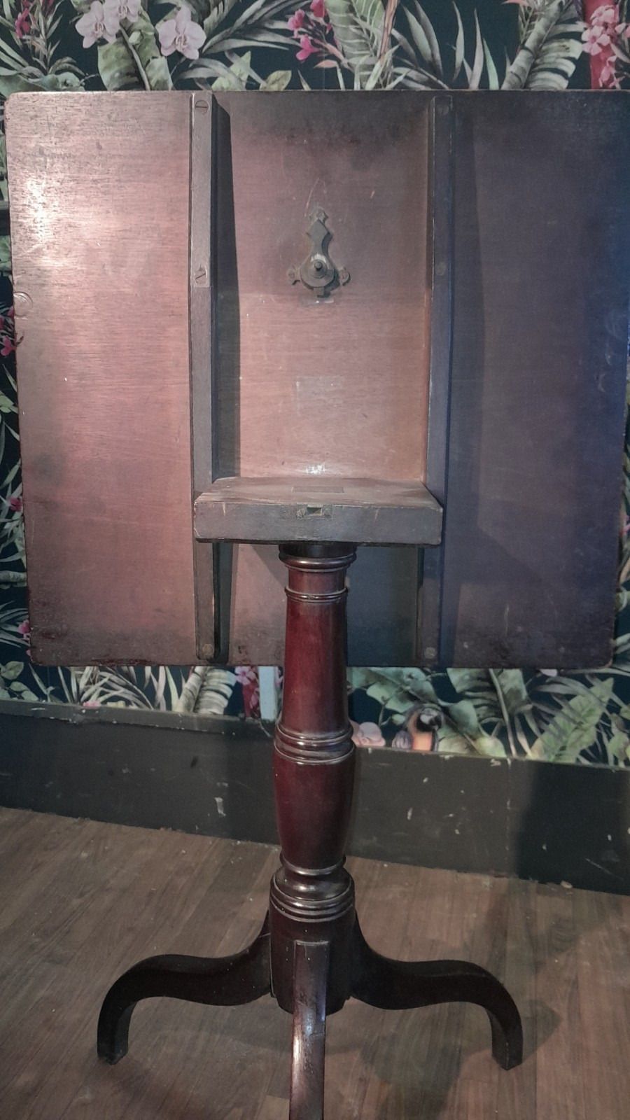 285.0 Original Geaorgian Mahogany Tilt Top, Loo Table With Original Fittings photo