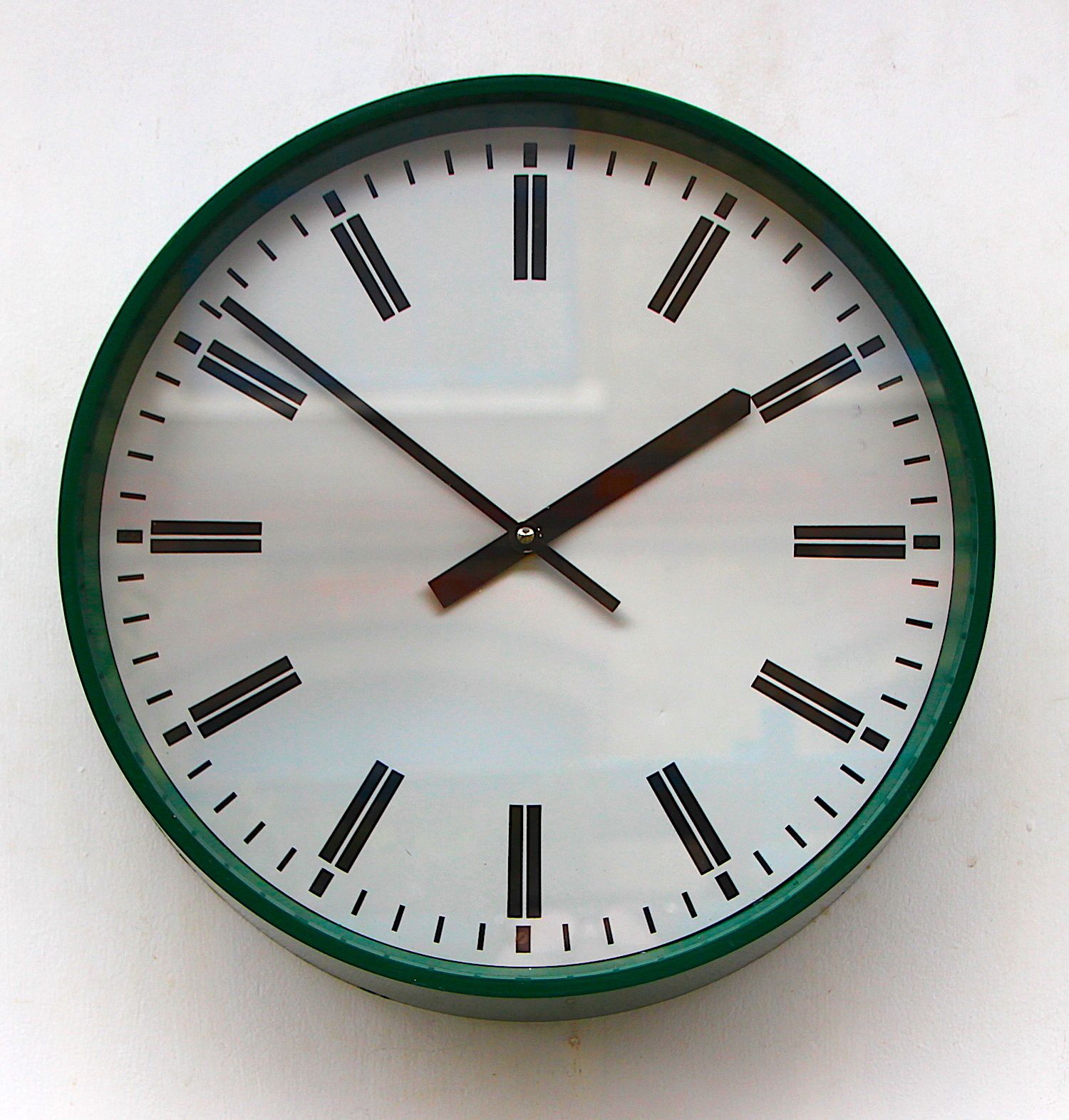 1980s British Smiths Vintage Office / Commercial Wall Clock. Fully Guaranteed. London Timepiece photo for sale