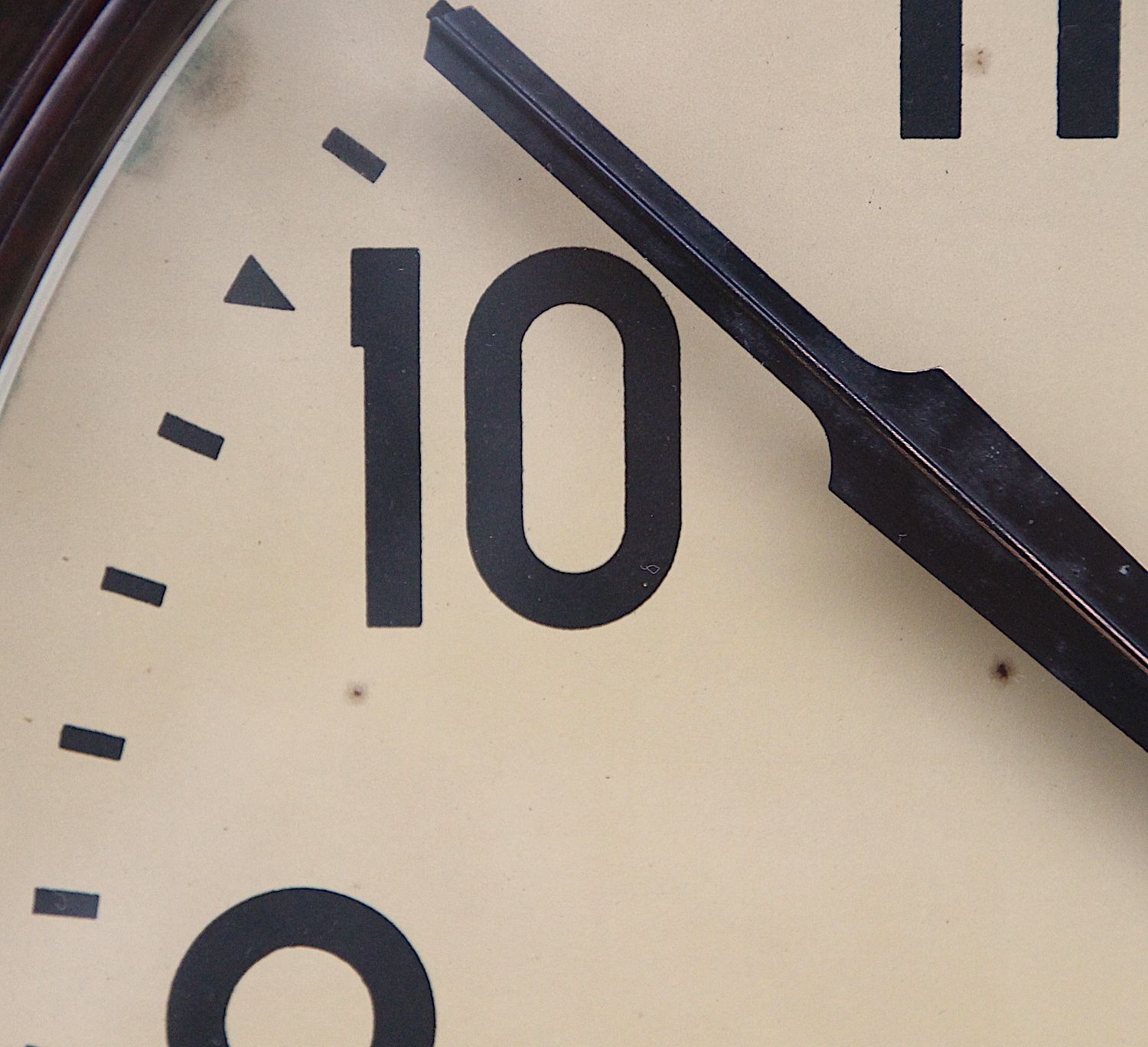 photo vinterior 1950s British Bakelite Vintage School / Railway Wall Clock. Fully Guaranteed. London Timepiece