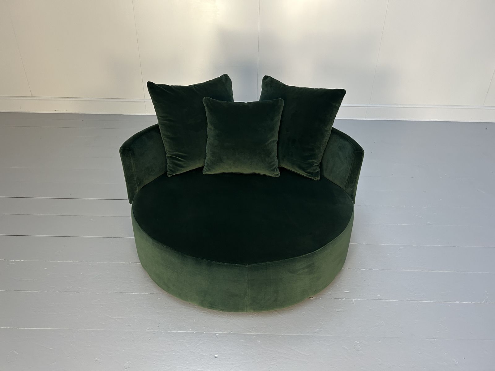 Fendi Casa Round Circular Chaise Daybed In Green Italian Velvet photo vinterior