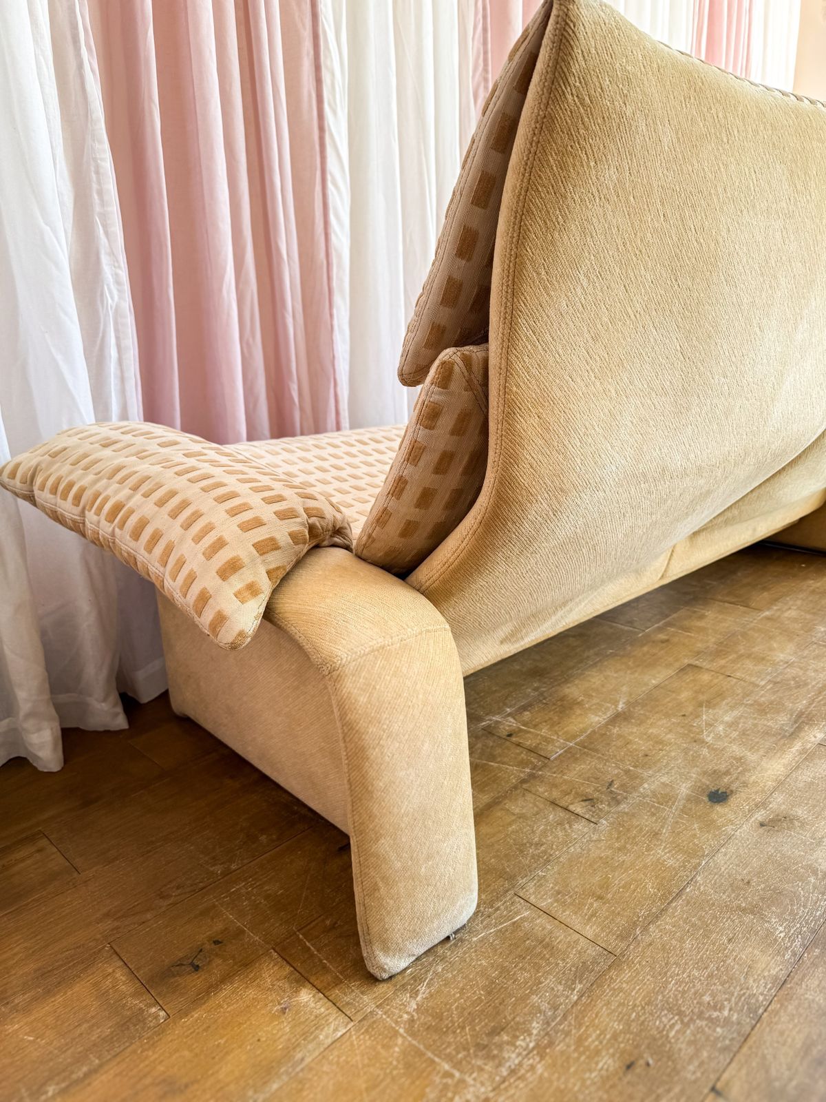 photo vinterior 1970's Two Seater Sofa By Giovanni Offredi For Saporiti Italia