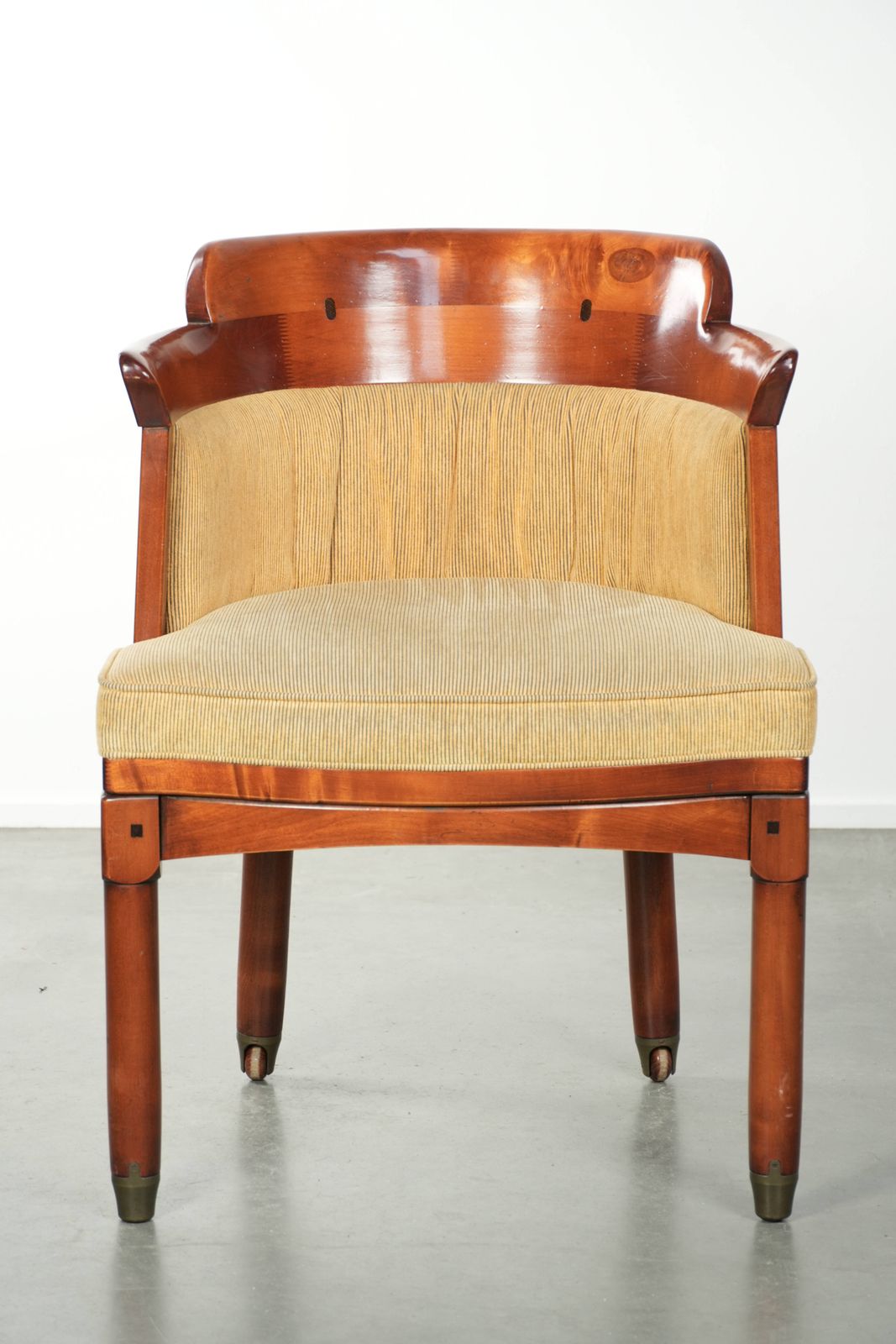 Schuitema Design Eetkamerstoel/Occasionalstoel Uit De Shaker Serie, Met Gele Stoffen Bekleding photo furniture