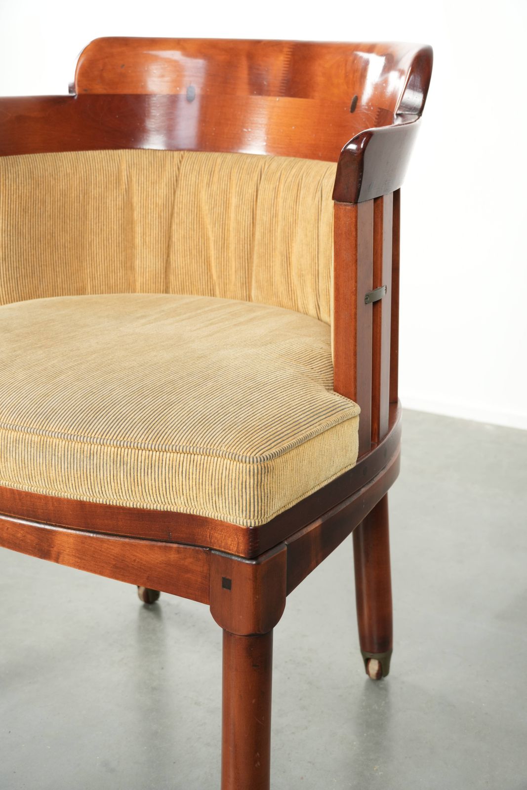 photo furniture Beautiful Schuitema Design Occasional/Dining Chair From The Shaker Series, With Luxurious Yellow Fabric Upholstery