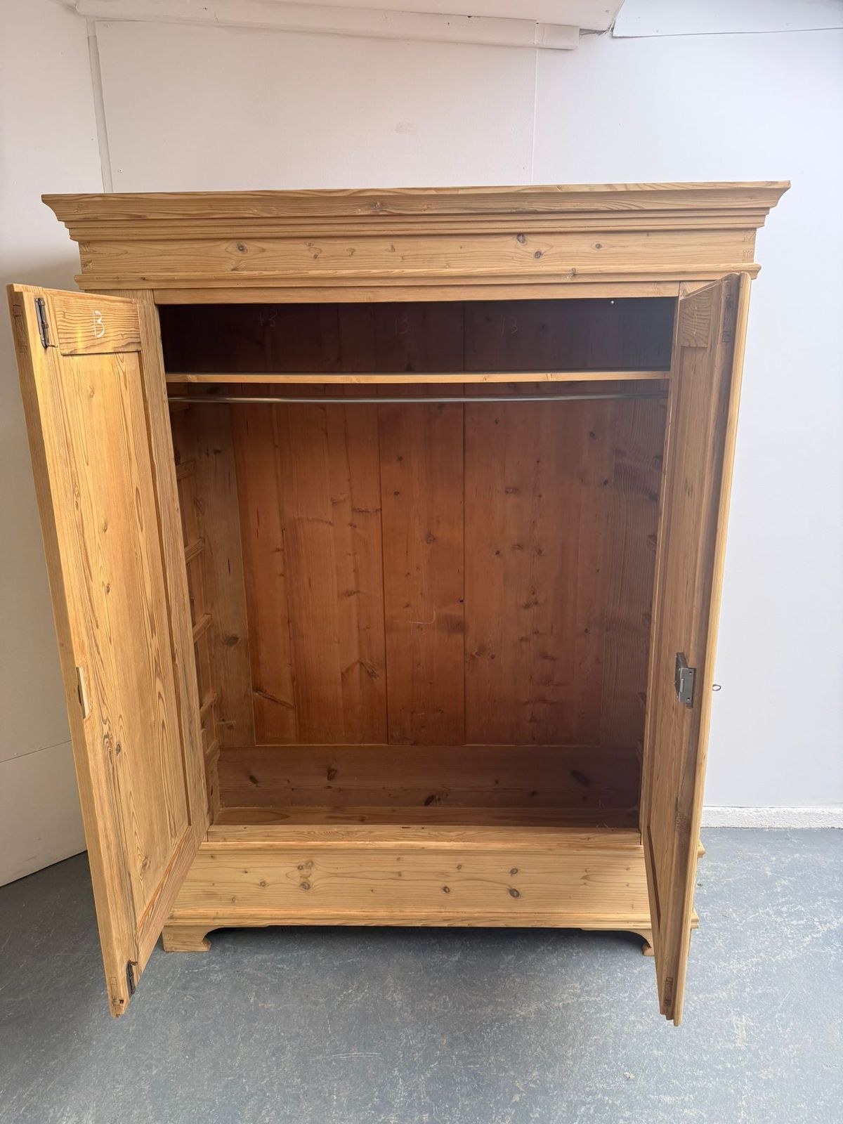 photo furniture An Amazing Georgian Pine Knockdown Wardrobe To Paint /Wax