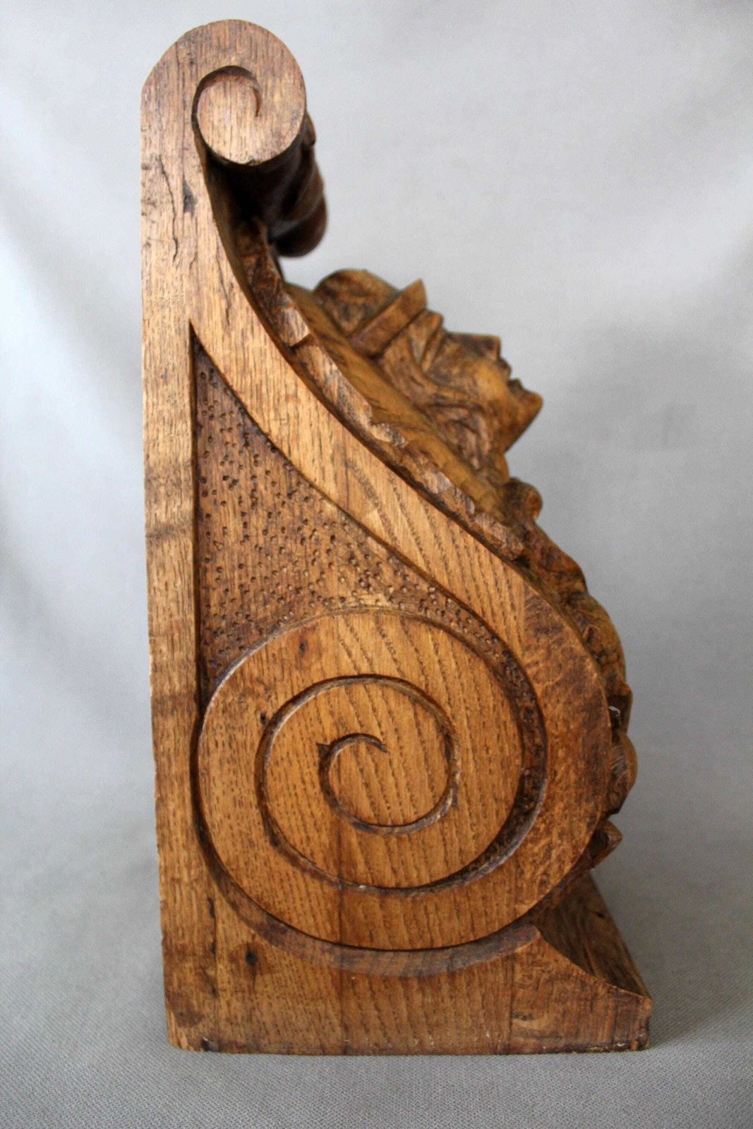 Very Large Antique Ornate Wood Corbel Bracket, Scroll Design, Man Face, Flemish Style, Acanthus Architectural, Style Renaissance, Salvage photo vinterior