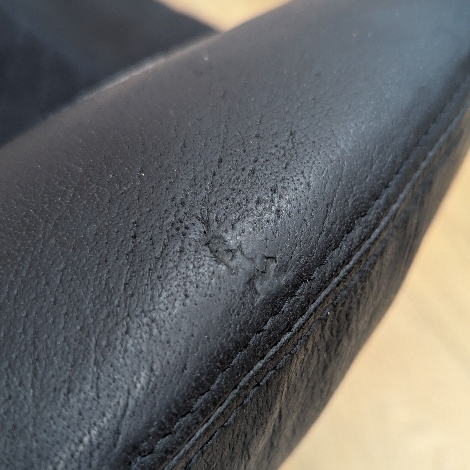 photo vinterior Original Midcentury Danish Leather Swivel Chair By Bramin