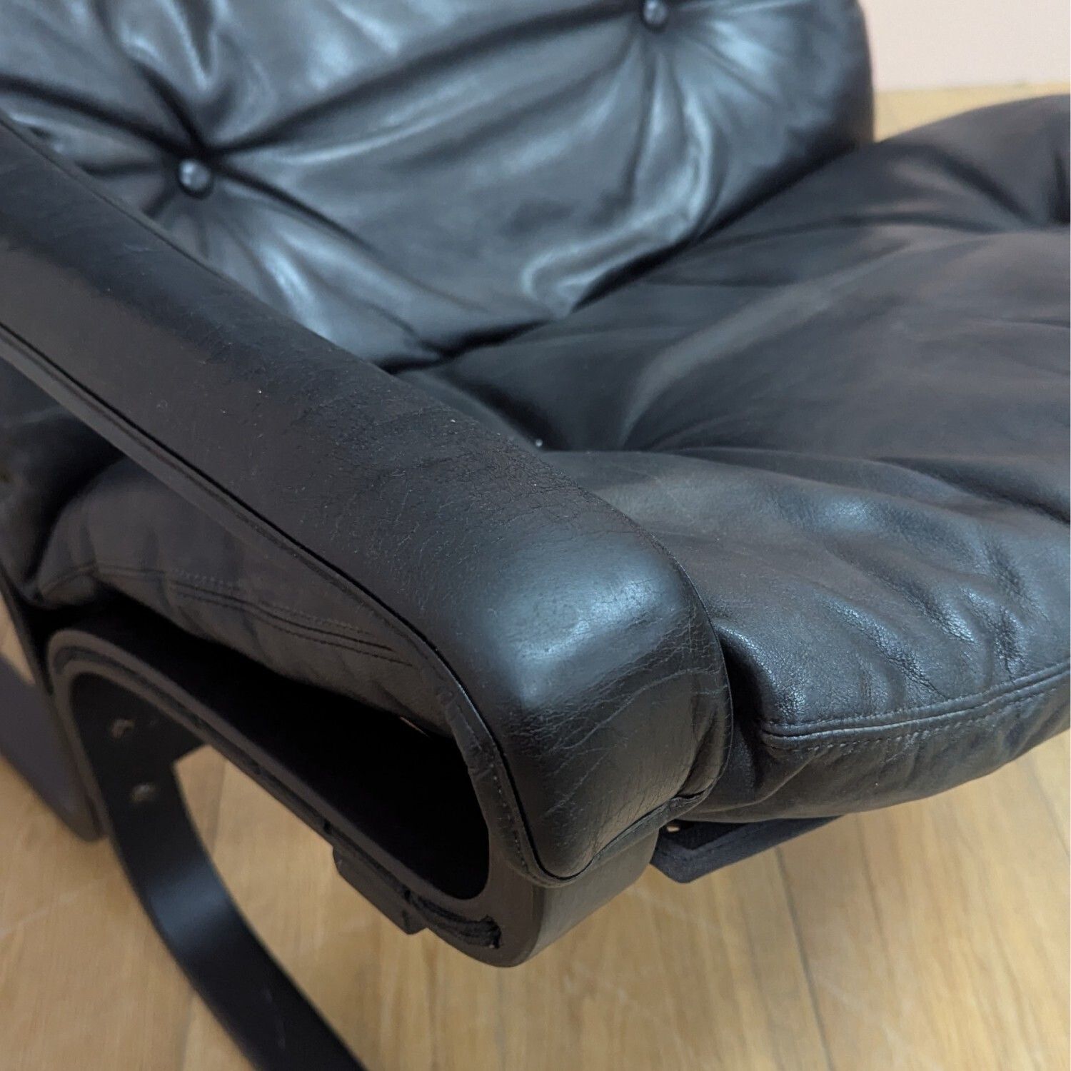 photo furniture Midcentury 1970s Tall Leather ‘Siesta’ Chair By Westnofa