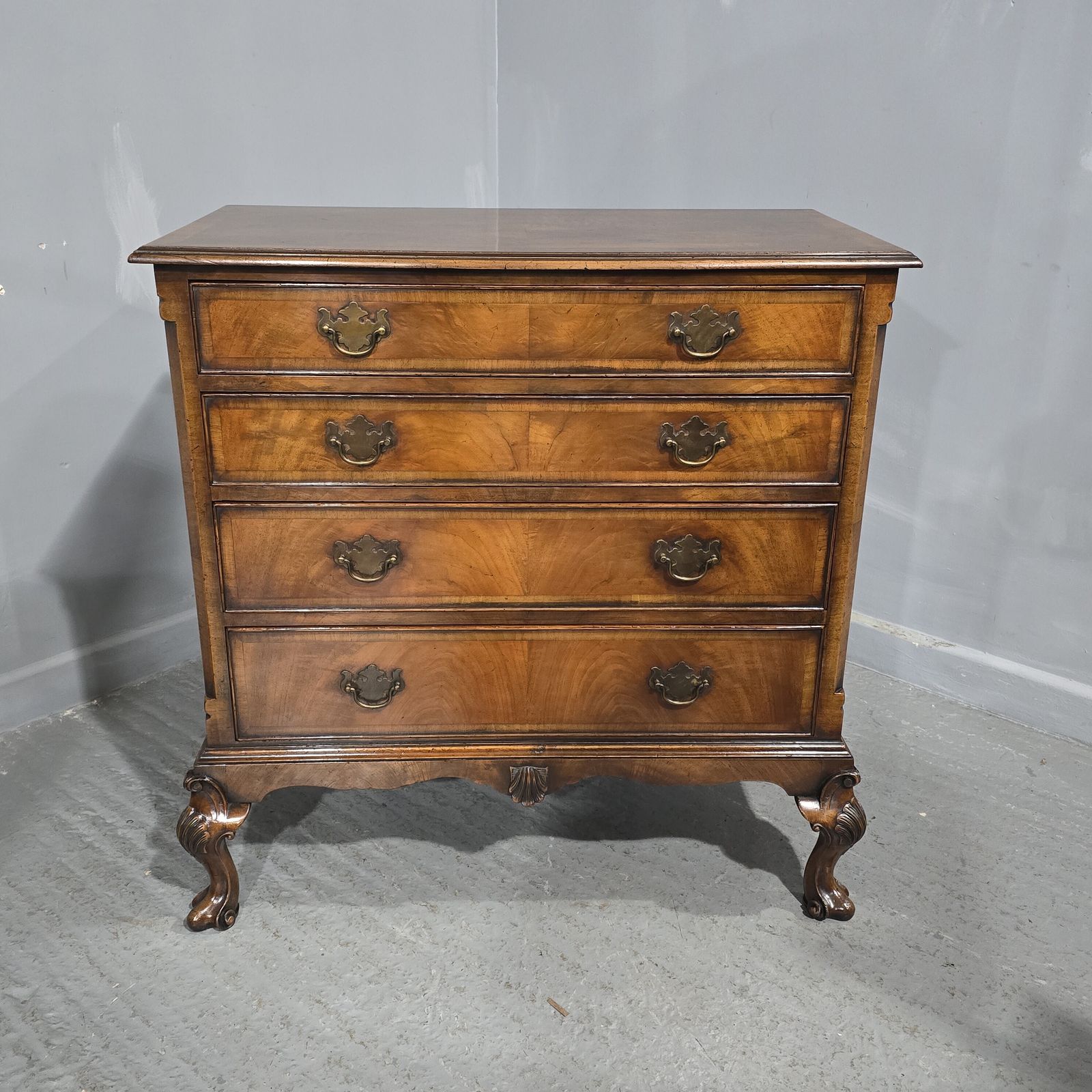 Superb Queen Anne Walnut Chest Of Drawers