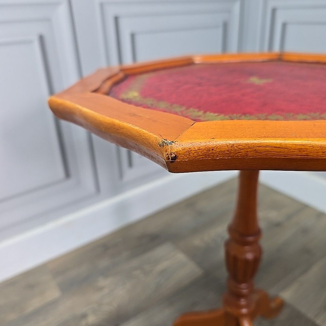 photo vintage Antique Side Wine Table Turned Pedestal Leg Plant Stand Leather Vintage Wooden
