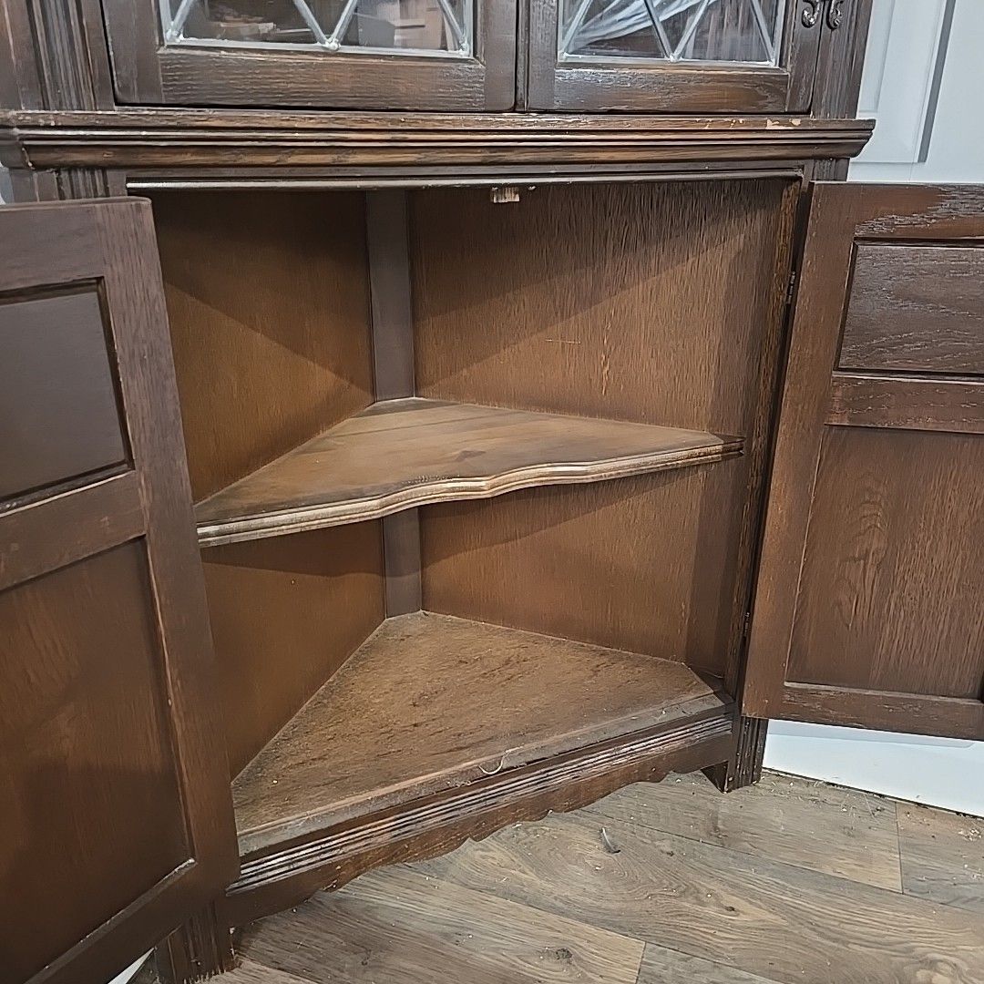photo vinterior Vintage Old Charm Oak Corner Cabinet Leaded Glass Doors – Solid Wood Antique
