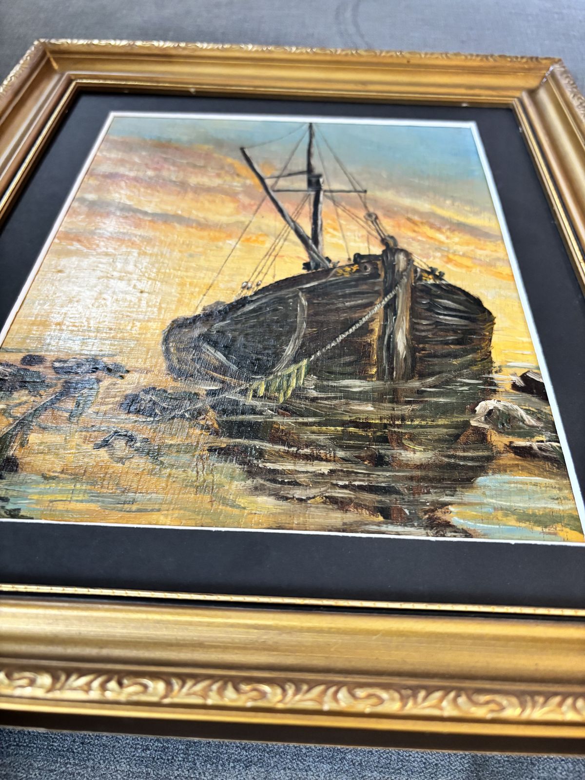 photo vinterior Vintage Nautical Oil Painting Of Fishing Boat At Sunset In Ornate Gold Frame