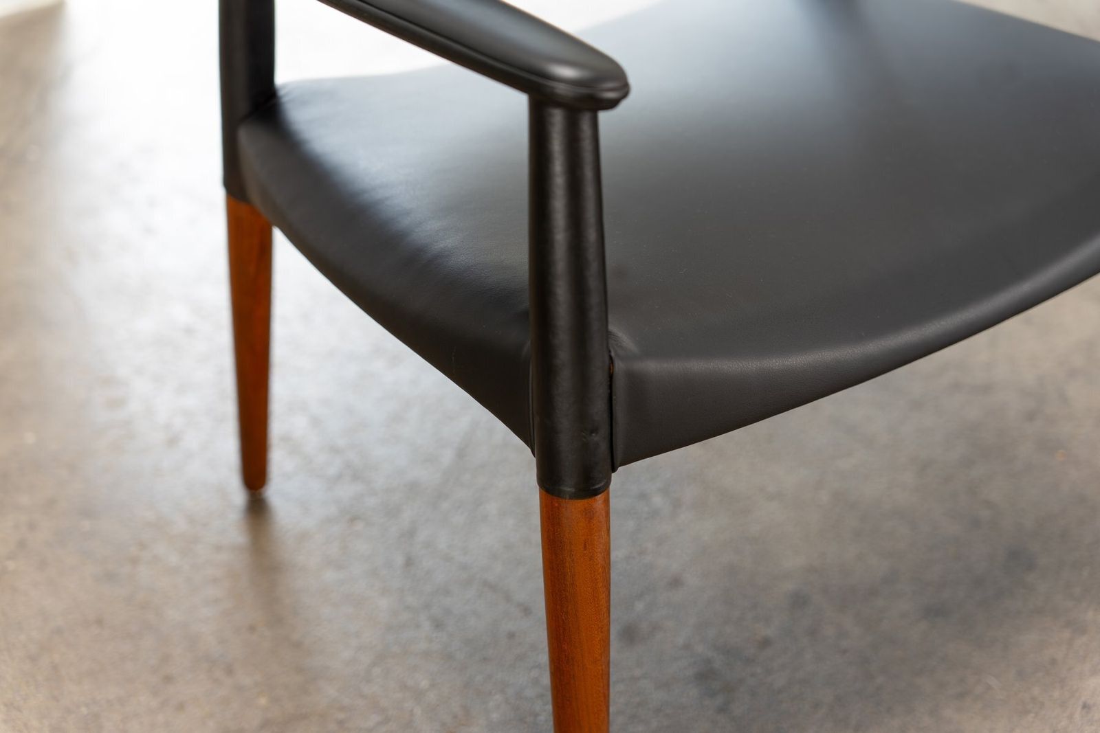 Leather Armchair By Ejnar Larsen And Aksel Bender Madsen For Willy Beck, 1949 photo vintage