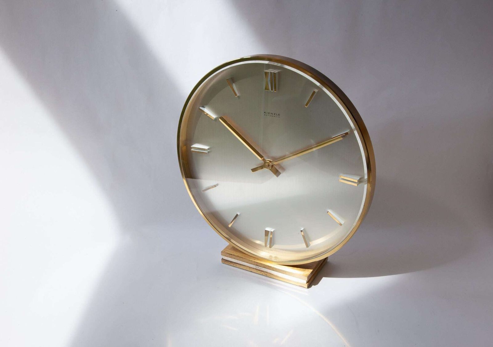 photo vintage Stunning Large Kienzle Desk Clock 1960s Mid Century Modernism Bauhaus Table Atomic Germany Elegant Mantel