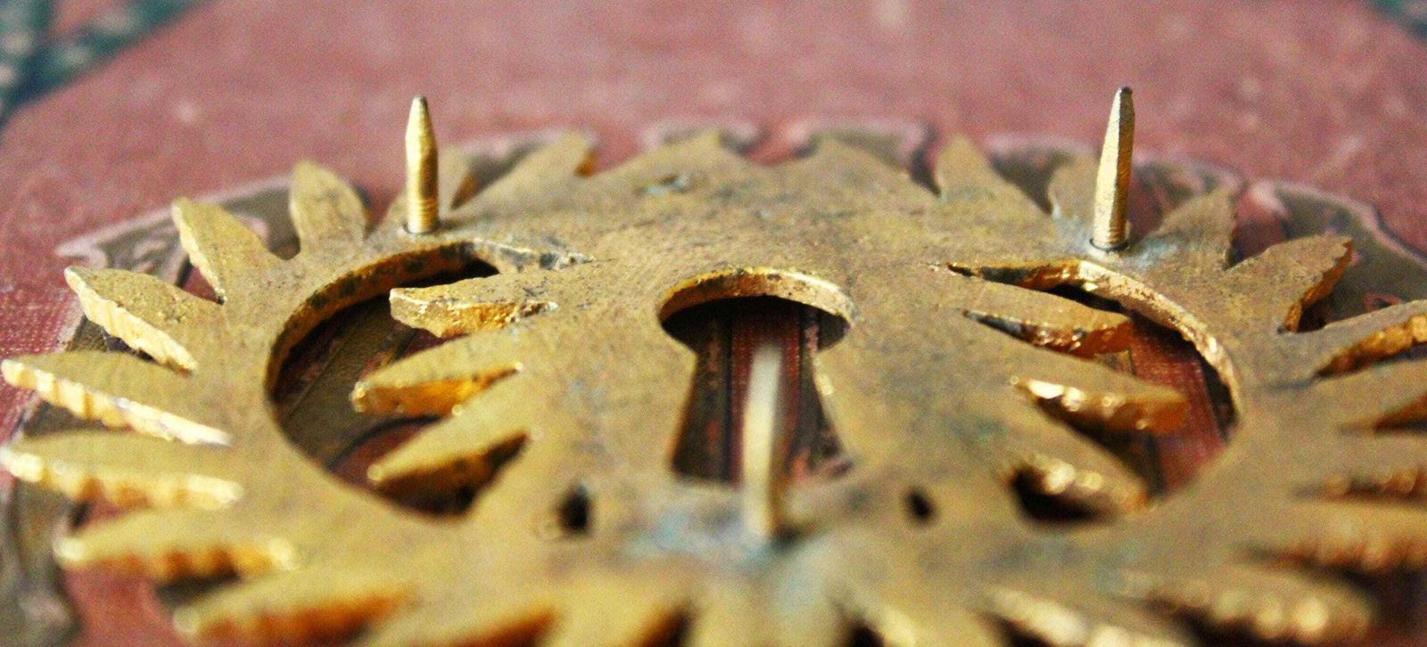 photo vintage Large Antique French Gilt Bronze Furniture Escutcheon Keyhole Cover, Regency Empire, Twin Laurel Wreath, Hardware Restoration Embellissement