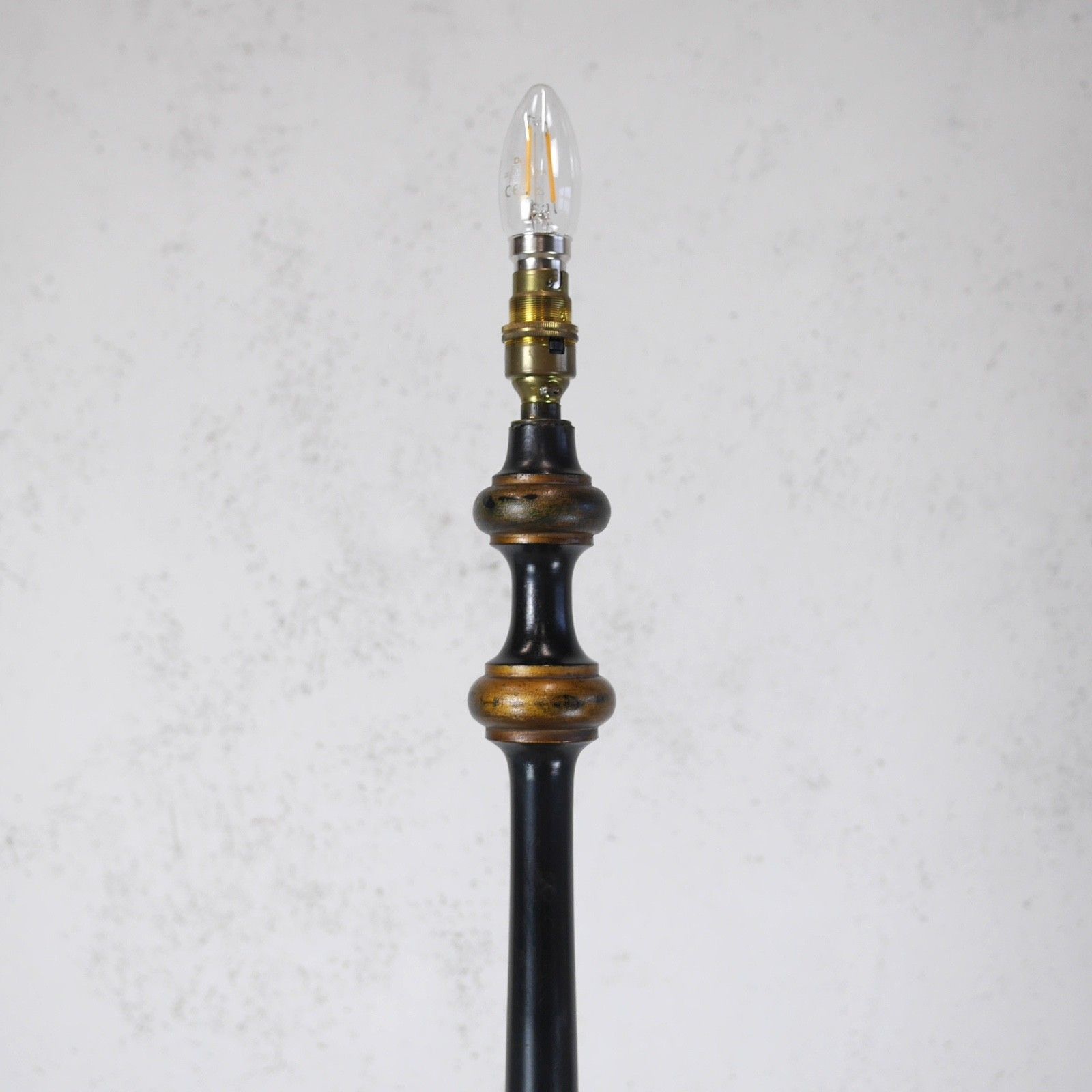 photo vinterior Antique Black Chinoiserie Wood Standard Lamp Circa 1920 Hand Painted #103046