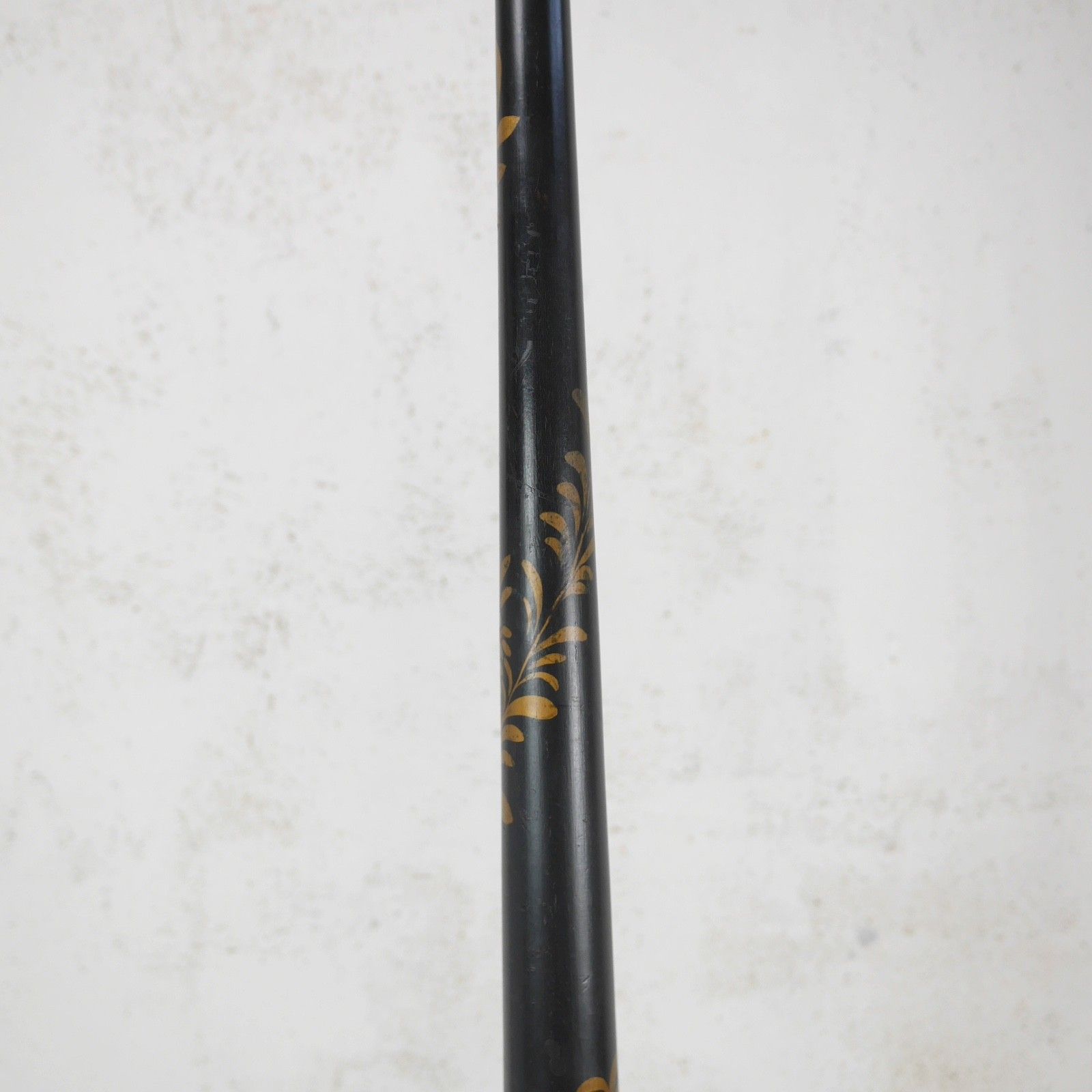 photo vintage Antique Black Chinoiserie Wood Standard Lamp Circa 1920 Hand Painted #103046