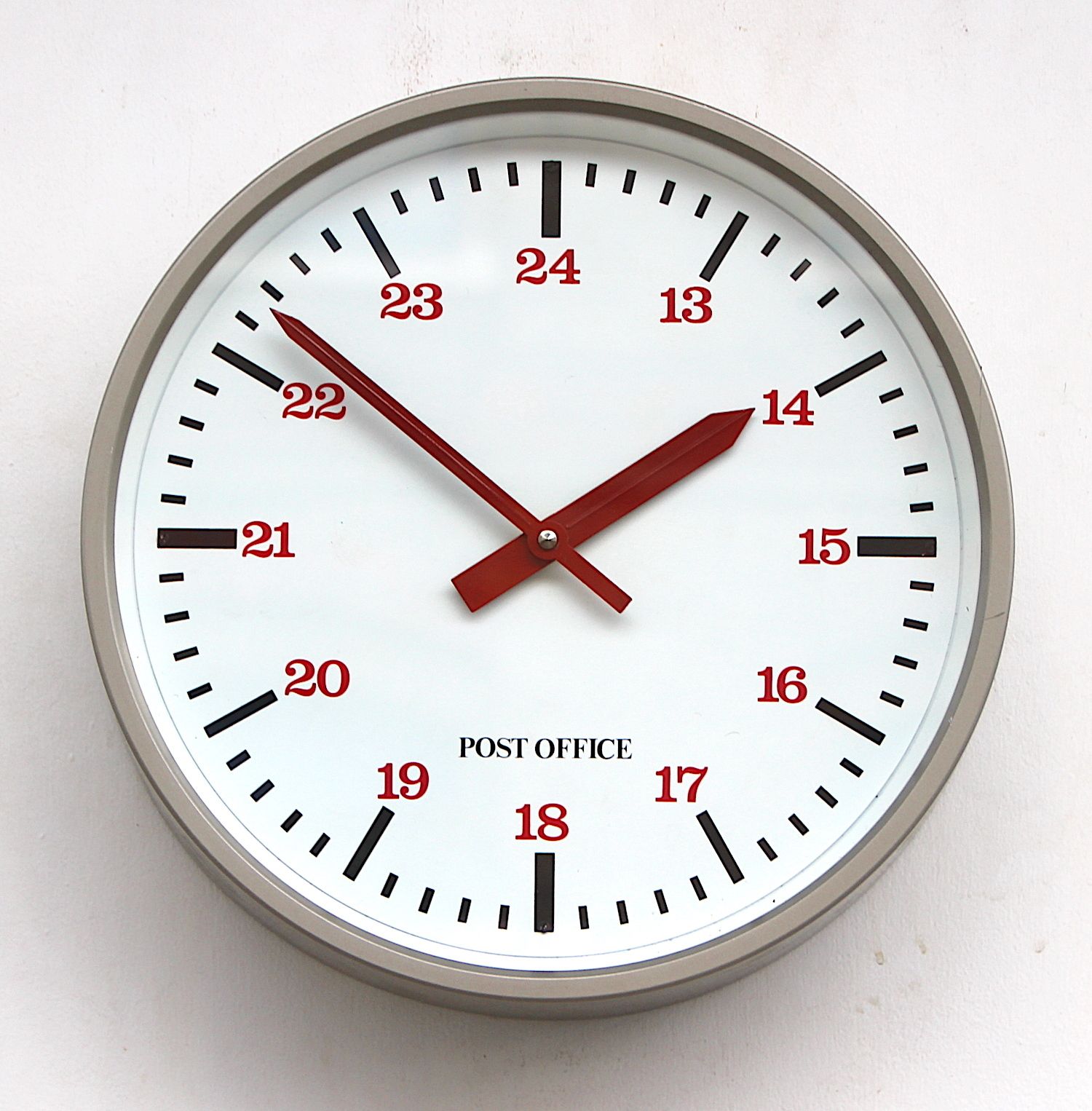 Dated 1970 British Gpo Vintage Wall Clock. Fully Guaranteed. London Timepiece