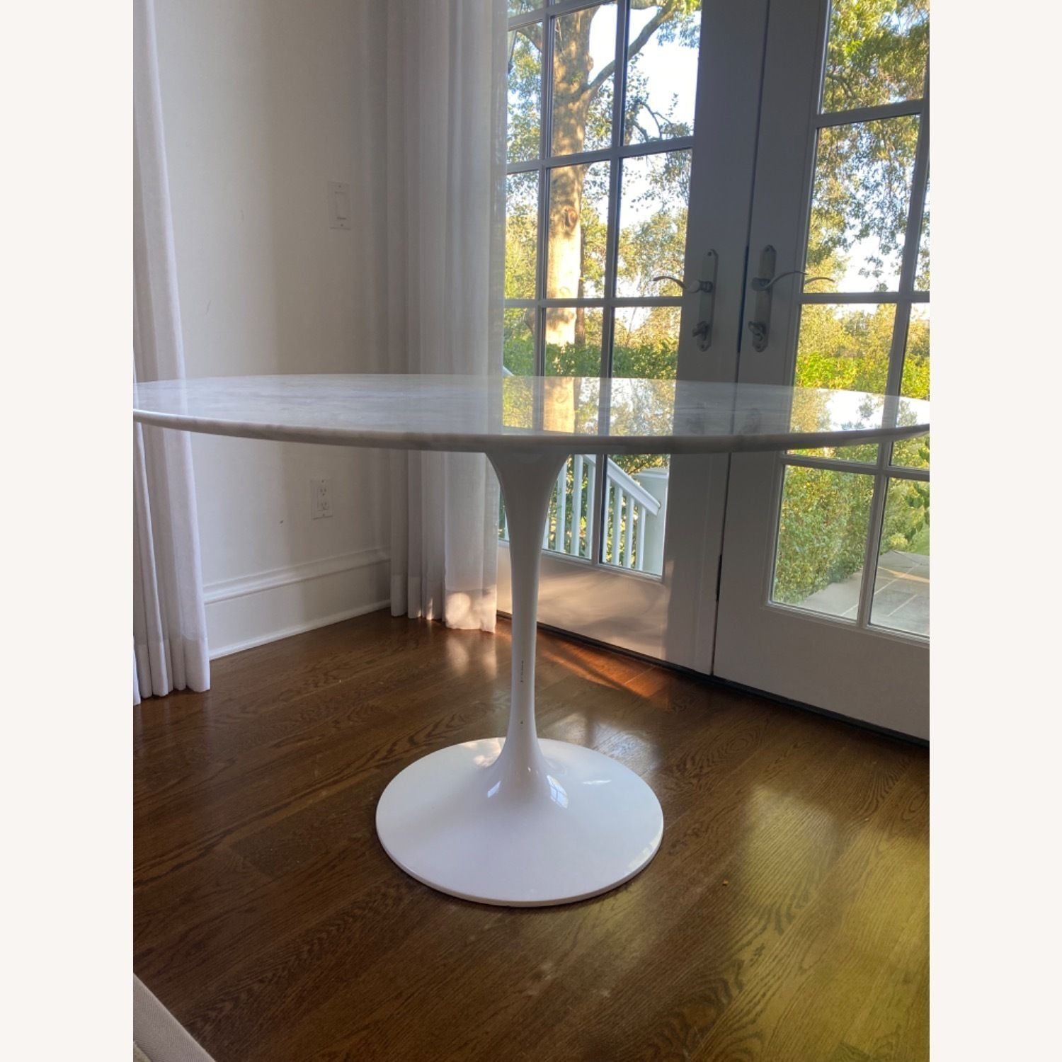 Refurbished White Marble Tulip Dining Table Saarinen Inspired photo for sale