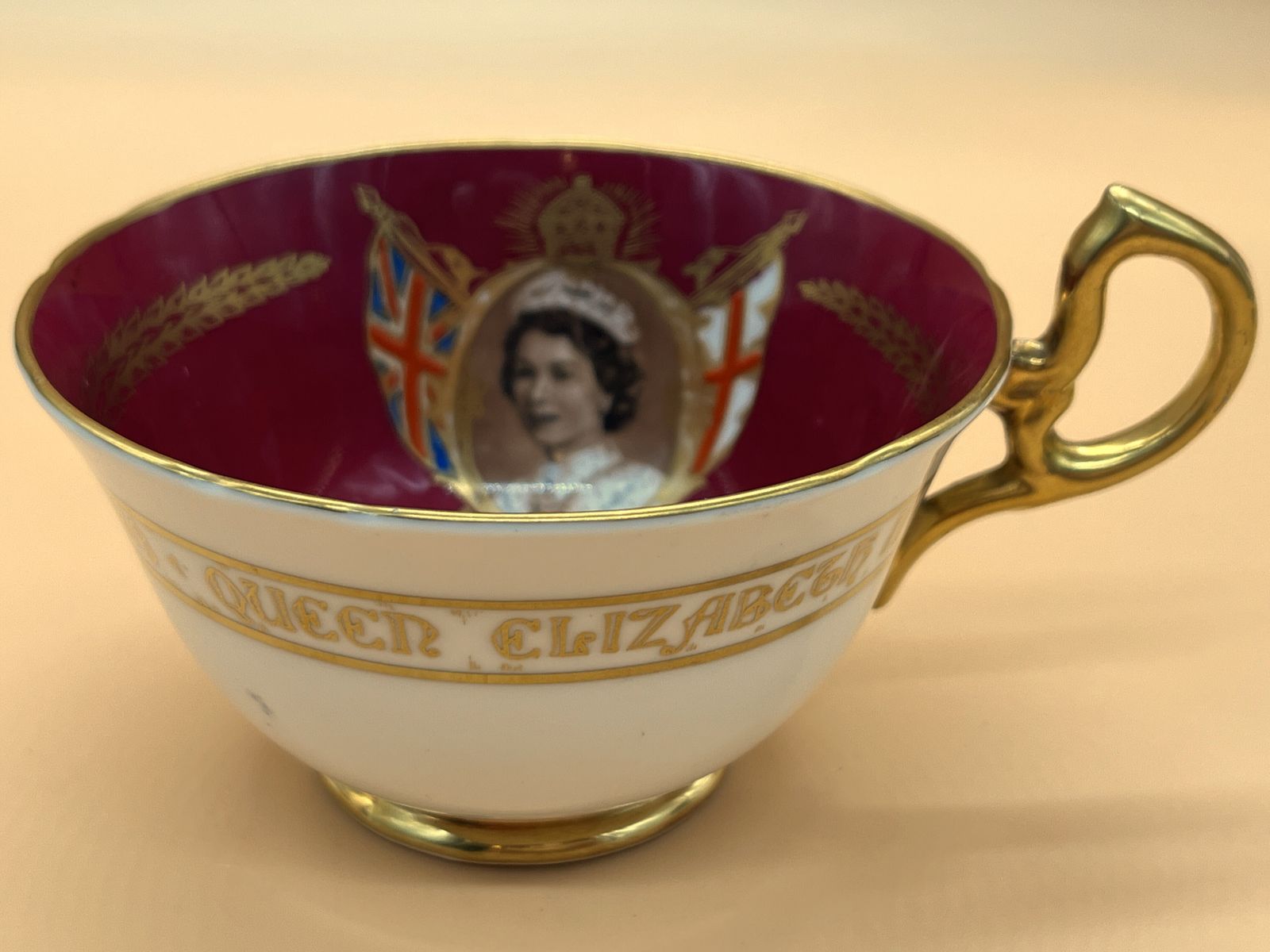 Aynsley China Queen Elizabeth 11 Coronation 2 June 1953 Commemorative Tea Cup & Saucer Duo. photo vinterior