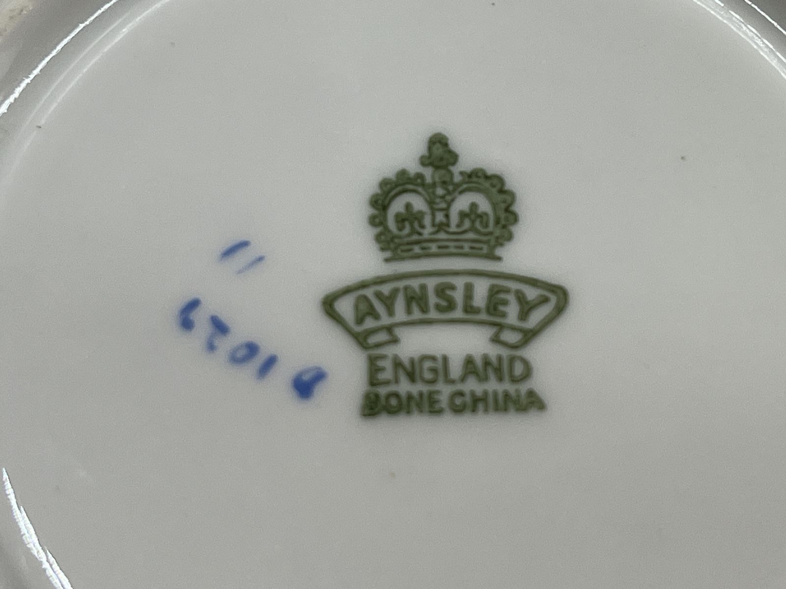 149.95 Aynsley China Queen Elizabeth 11 Coronation 2 June 1953 Commemorative Tea Cup & Saucer Duo. photo