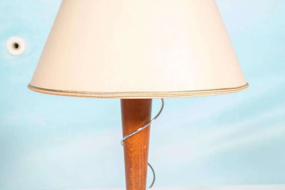 Postmodern Houten Tafellamp Uit De Jaren 1980. photo Verlichting