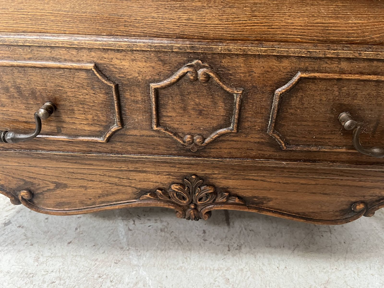 Regency Style Chest Of Drawers In Carved Oak, 20th Century photo 651.0