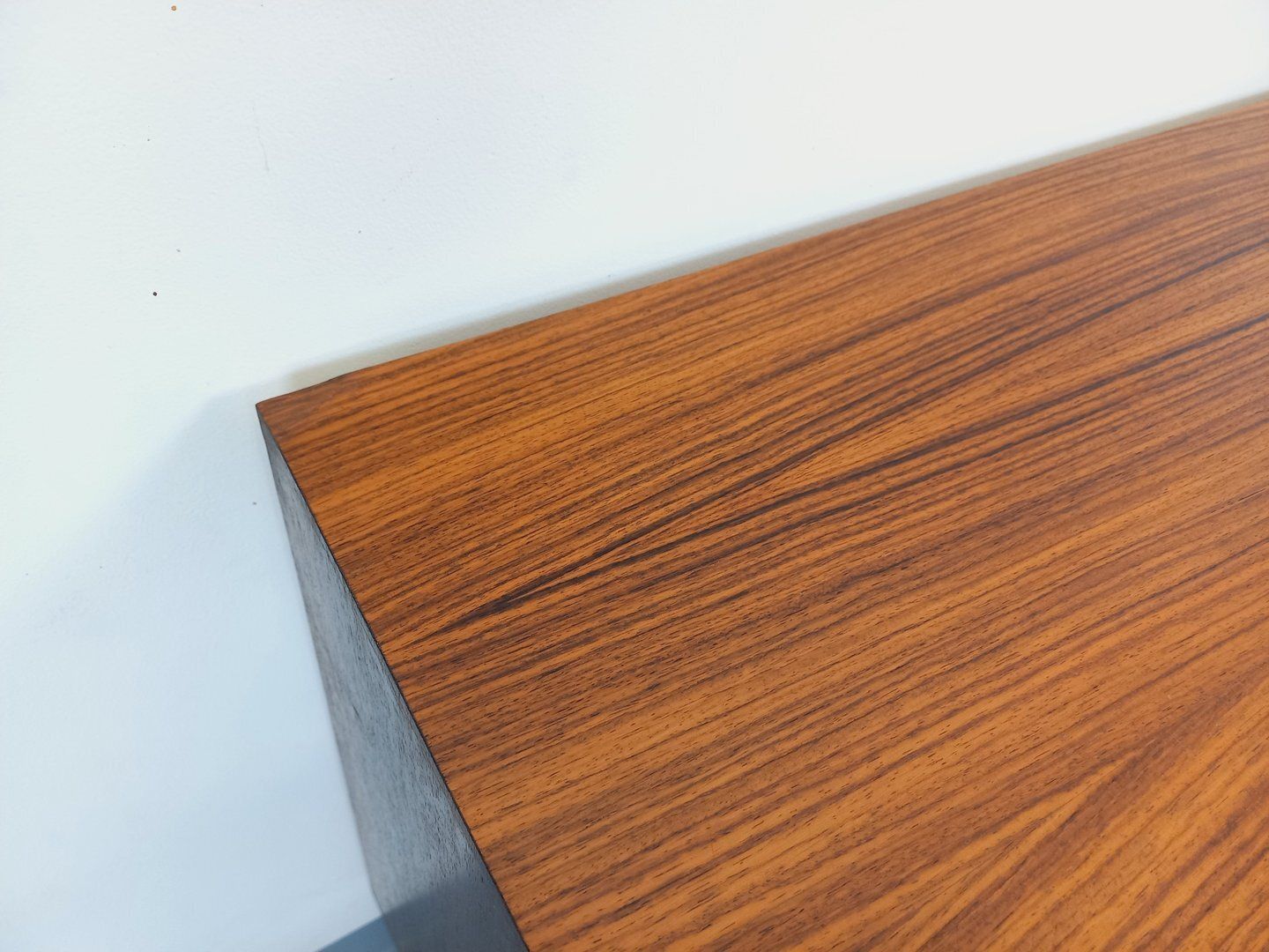 photo vinterior Modernist Scandinavian Chest Of Drawers In Rosewood And Metal