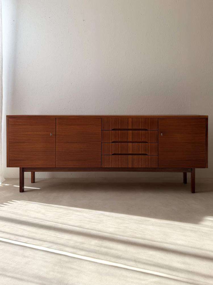 Vintage Minimalistisch Dressoir Jaren 1960 Walnoot photo Meubels