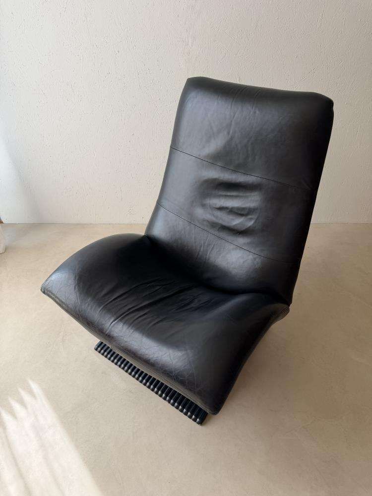 photo furniture Artifort Wave F773 Armchair Black Leather Peter Van Der Ham 1985