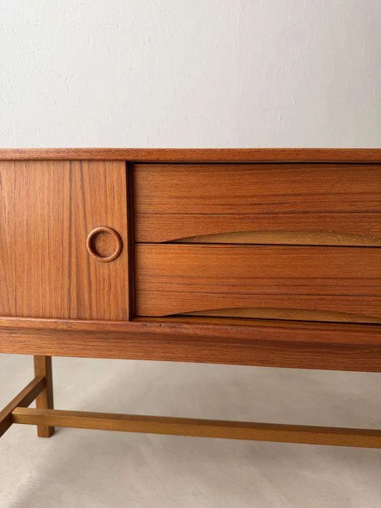 Scandinavisch Teakhouten Dressoir Ca. Jaren 1960 – Compact Deens Design photo furniture