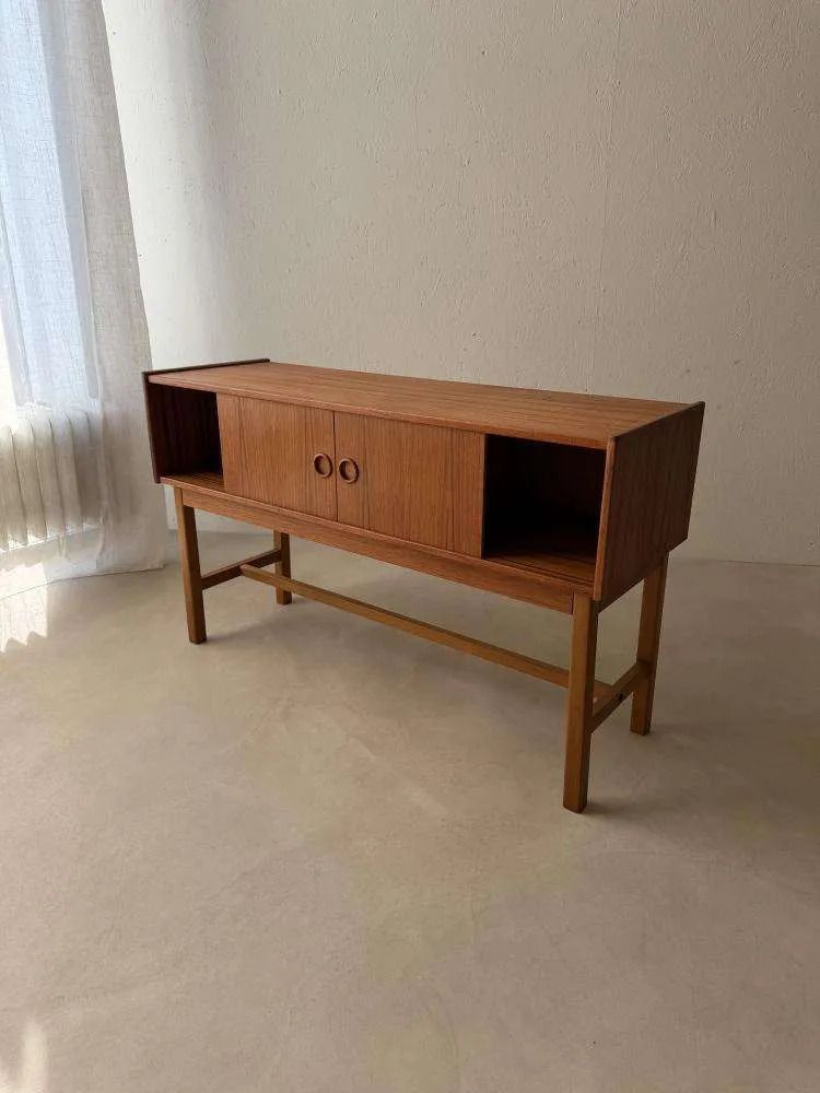 photo for sale Scandinavisch Teakhouten Dressoir Ca. Jaren 1960 – Compact Deens Design
