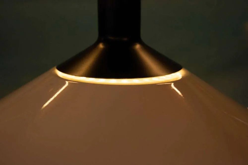 photo for sale Zweeds Minimalistisch Hanglampje Uit De Jaren 1970, Vintage Treklamp.