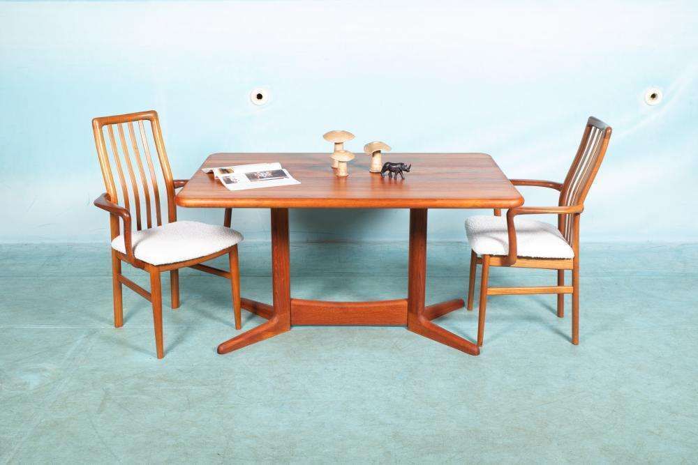 Deens Design Eettafel, Nagezien En Opgeknapt – Teak Eettafel Uit De Jaren Zestig. photo for sale