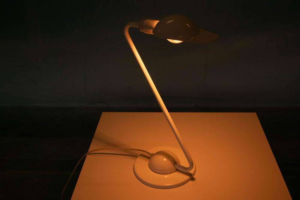 Vintage 'Cap' Bureaulamp Jaren 1980, Memphis Cap Bureaulamp. photo buy