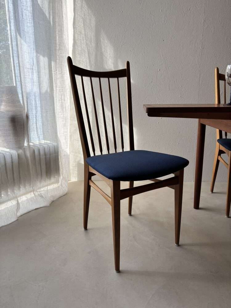 Vintage Set Eetkamerstoelen, Nieuwe Bekleding, 60 Dining. photo vinterior