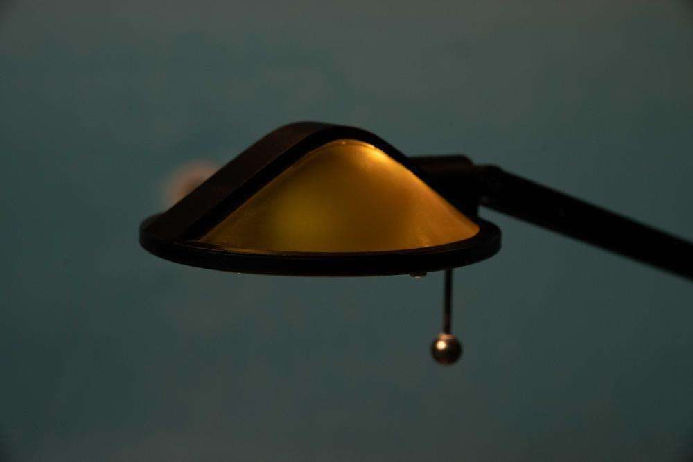 photo vintage Memphis Jaren '80 Bureaulamp, Space Age Vintage Ikea Bureau.