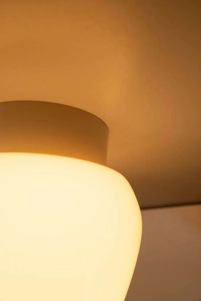 Verlichting Vintage Opaline Plafondlamp, Jaren 1950, Minimalistisch Ontwerp. photo