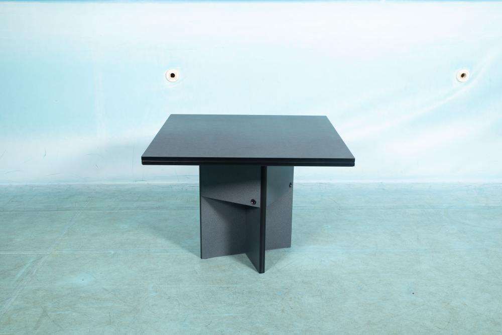 Postmodern Eettafel Hennie De Jong, Minimalistische Eettafel. photo vinterior