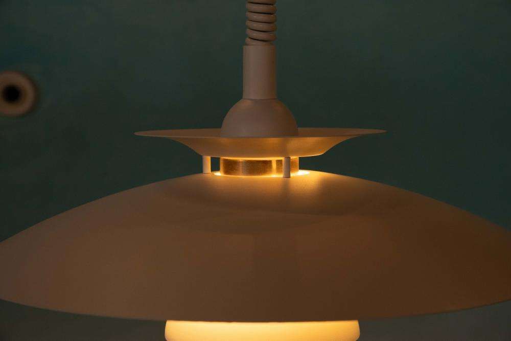 photo vintage Vintage Scandinavische Schaalvormige Lamp, Minimalistische Mid Century Hanglamp